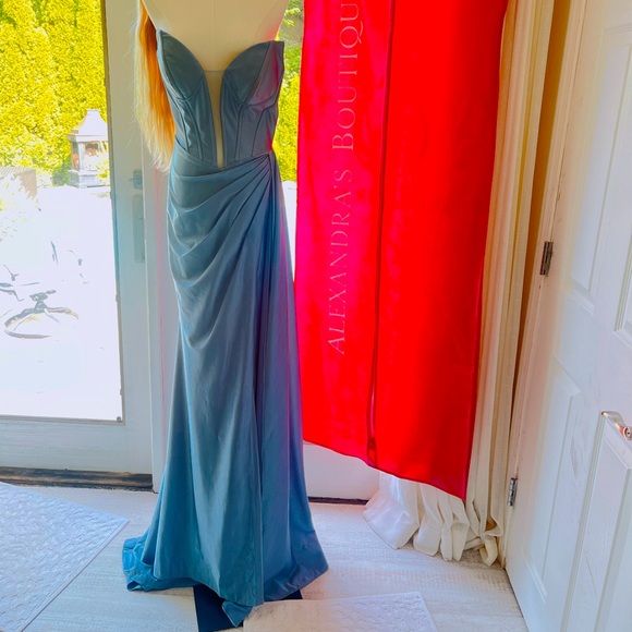 BEAUTIFUL GREY VIENNA GOWN ⭐️ - Picture 9 of 13